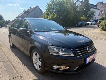Volkswagen Passat - 4