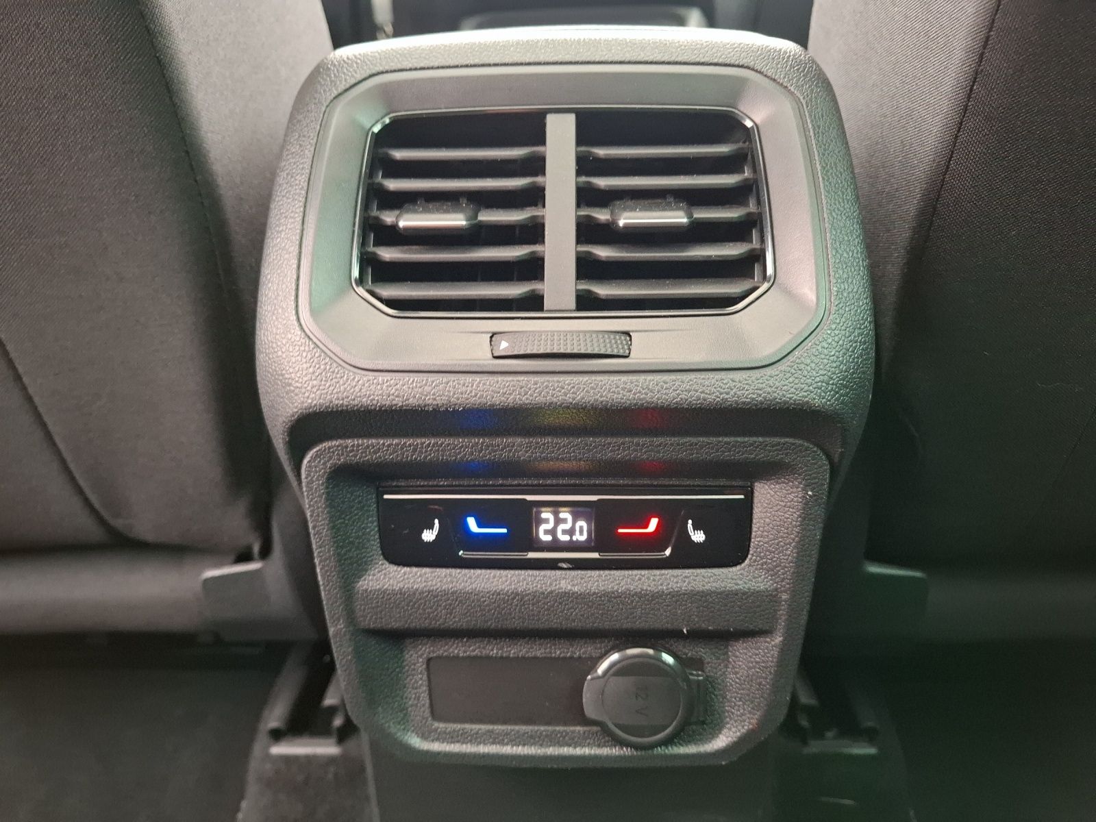 Fahrzeugabbildung Volkswagen Tiguan TDI Elegance DSG Matrix Navi AID Pano ACC