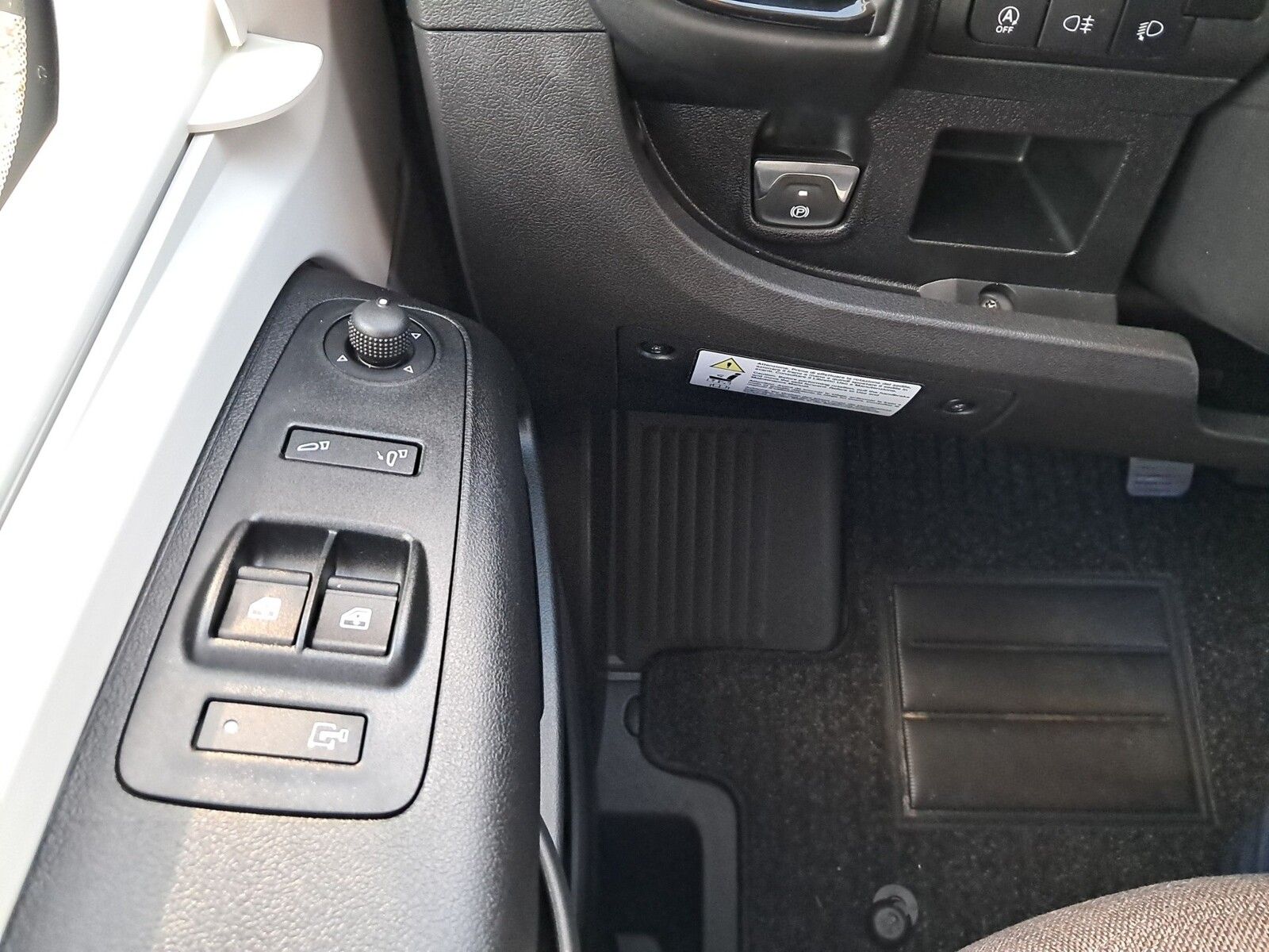 Fahrzeugabbildung Eura Mobil Van V 635 HB Fahrassistenz- & Mondial Plus Paket