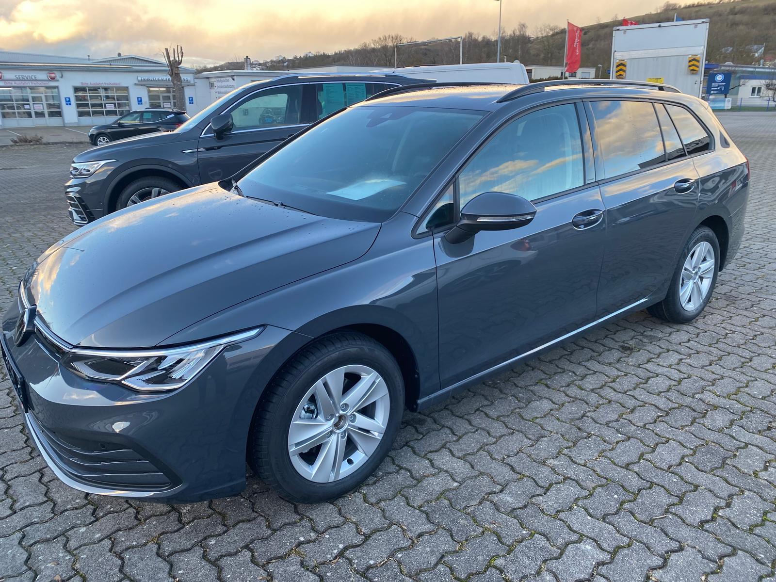 Volkswagen Golf Variant.1.5 eTSi DSG AHK NAVI 4 J. Garantie