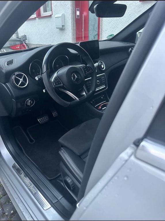 Mercedes-Benz A 220