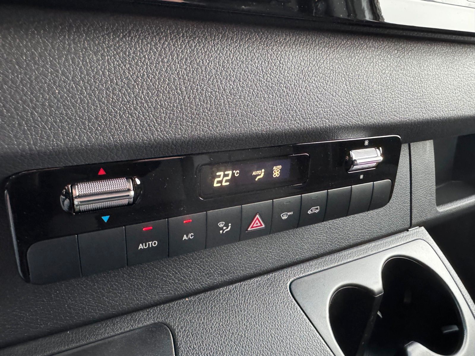 Fahrzeugabbildung Mercedes-Benz Sprinter 319 CDI 3665 Klima Kamera AHK