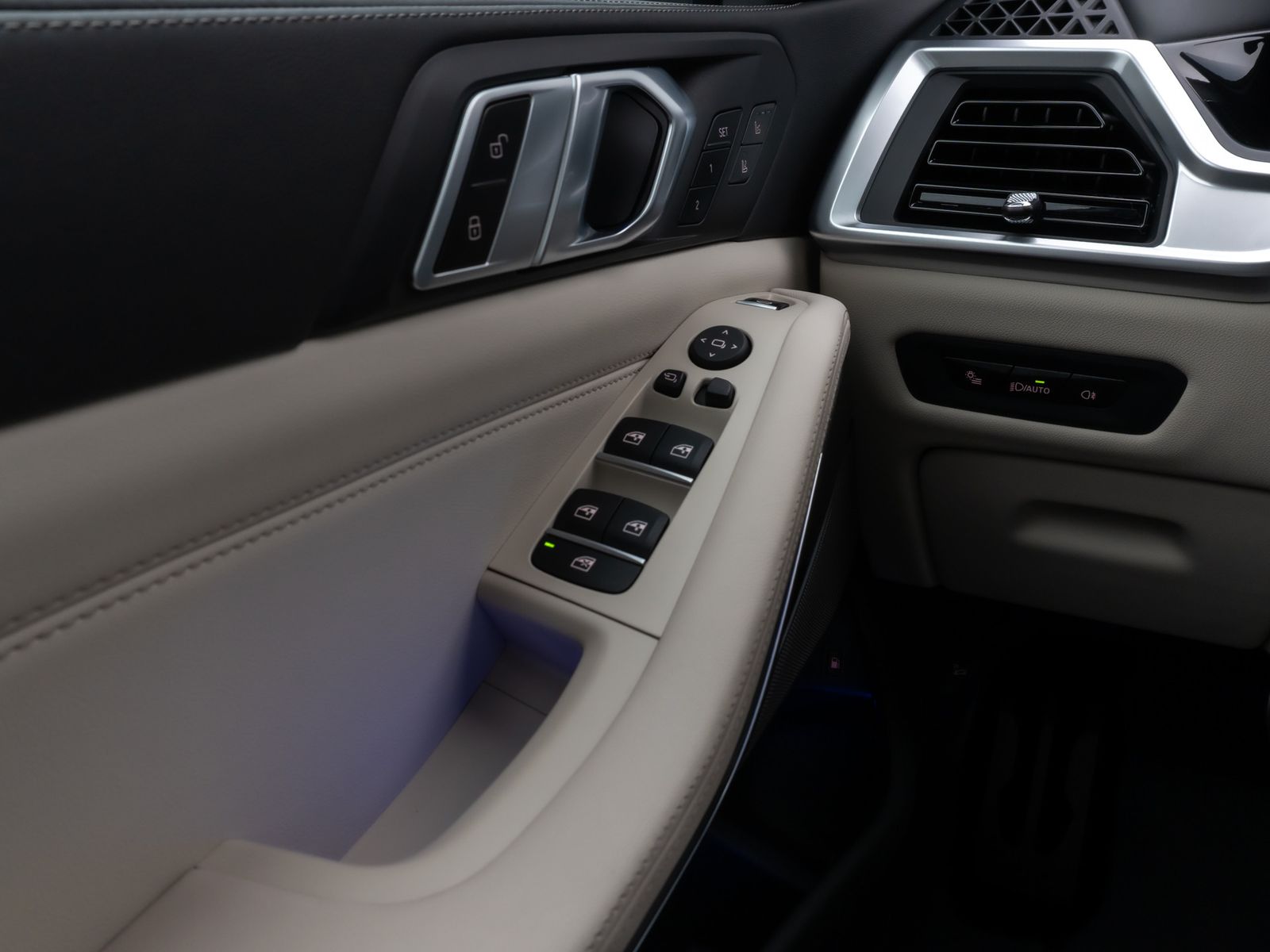 Fahrzeugabbildung BMW X5 xD50e M Sport Pro Pano SoftCL 360°HUD DAB H/K