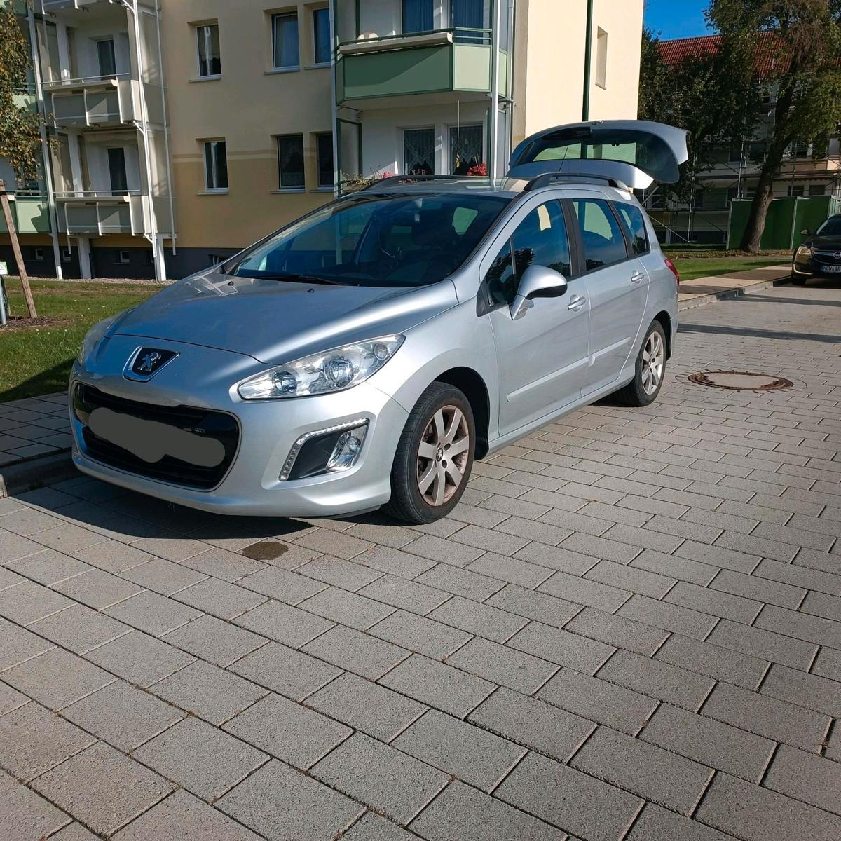 Peugeot e-308