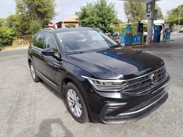 Volkswagen Tiguan - 2