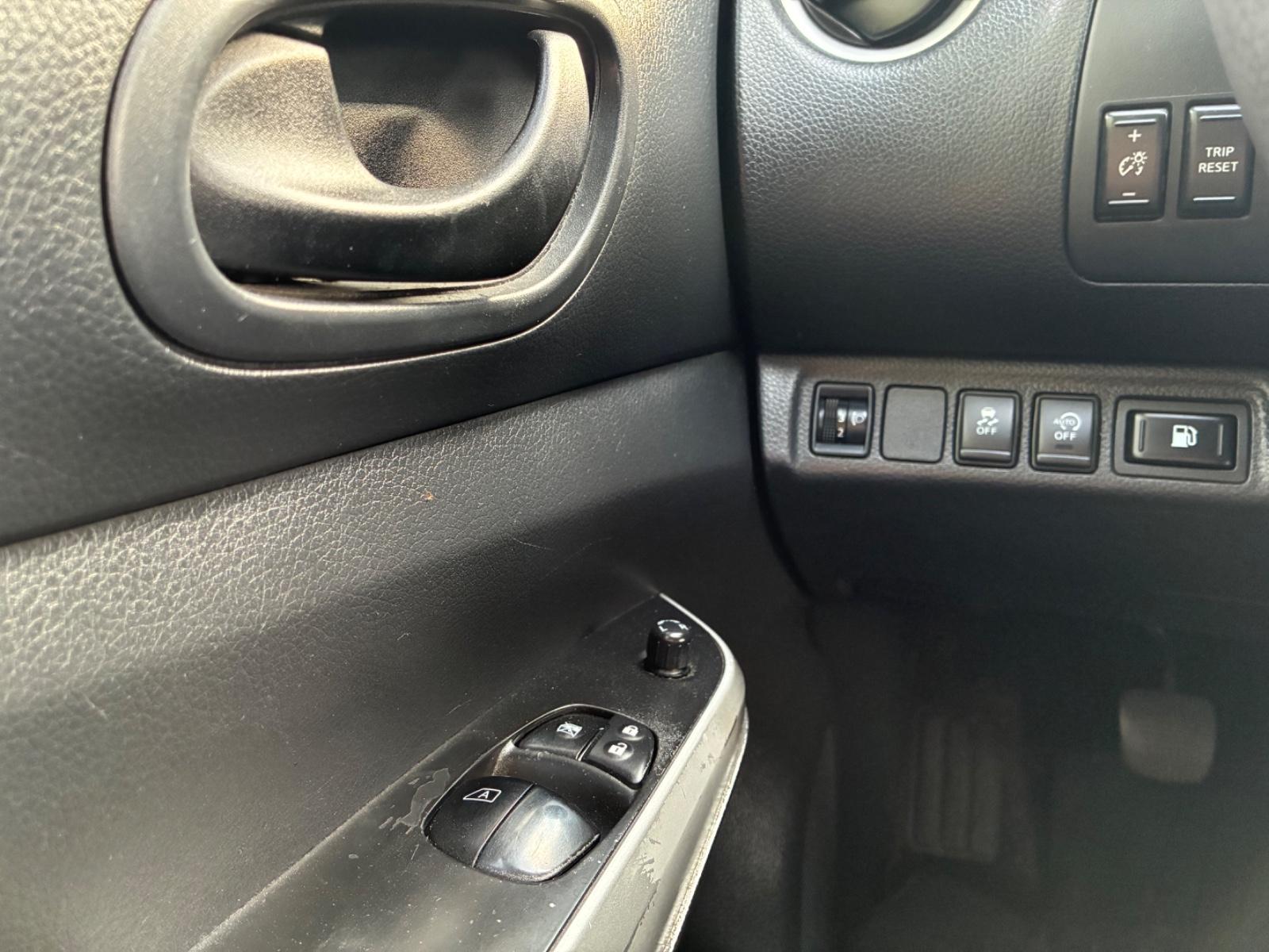 Nissan Navara NP300 Double Cabine 163ch - 2 ème main - Attelage - Entretien complet - CT récent