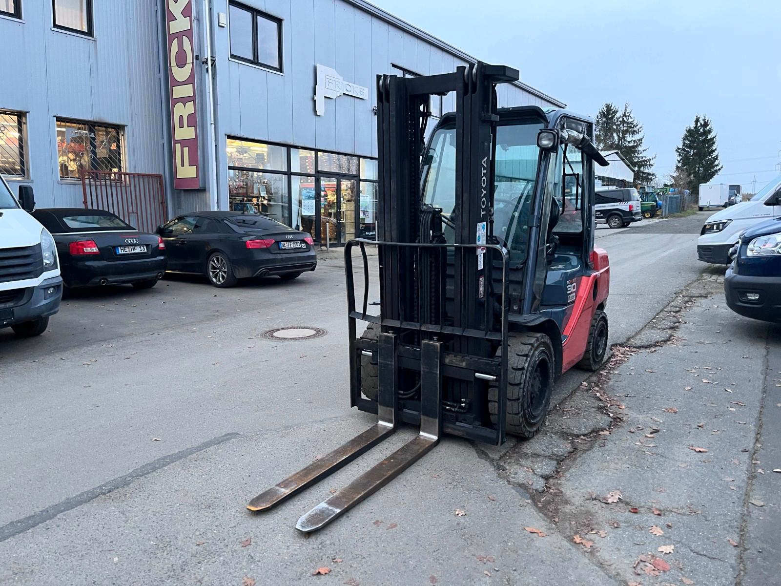 Toyota Dieselstapler 02-8FDF30 Seitenhub 4700mm DPF