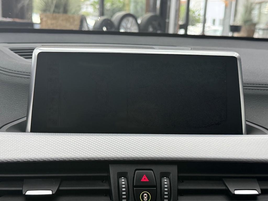 BMW X2 18iA sDrive M Sport, LED, Pano, HUD, Kamera