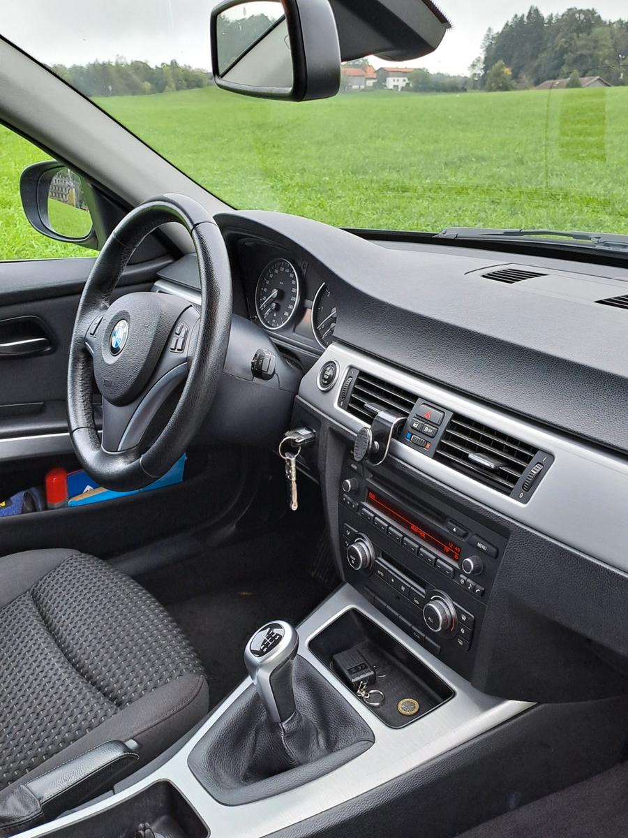 BMW 318 2012 — photo 14