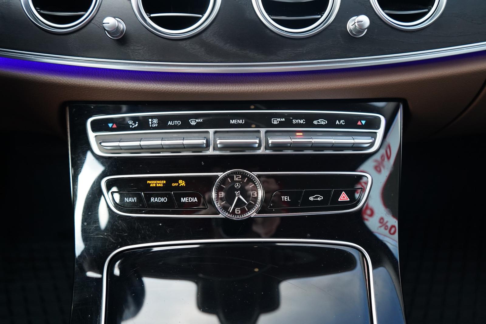 Mercedes-Benz E220 dT-Modell Avantgarde Klimaaut. Navi LED AHK