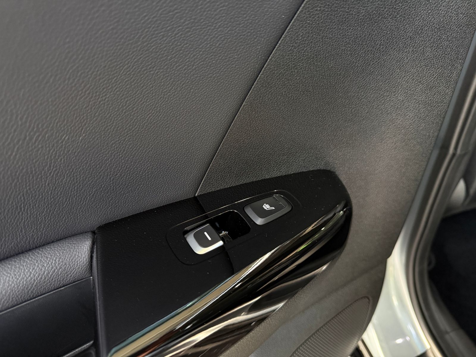 Fahrzeugabbildung Kia Sportage Black Edition PANO AHK LED