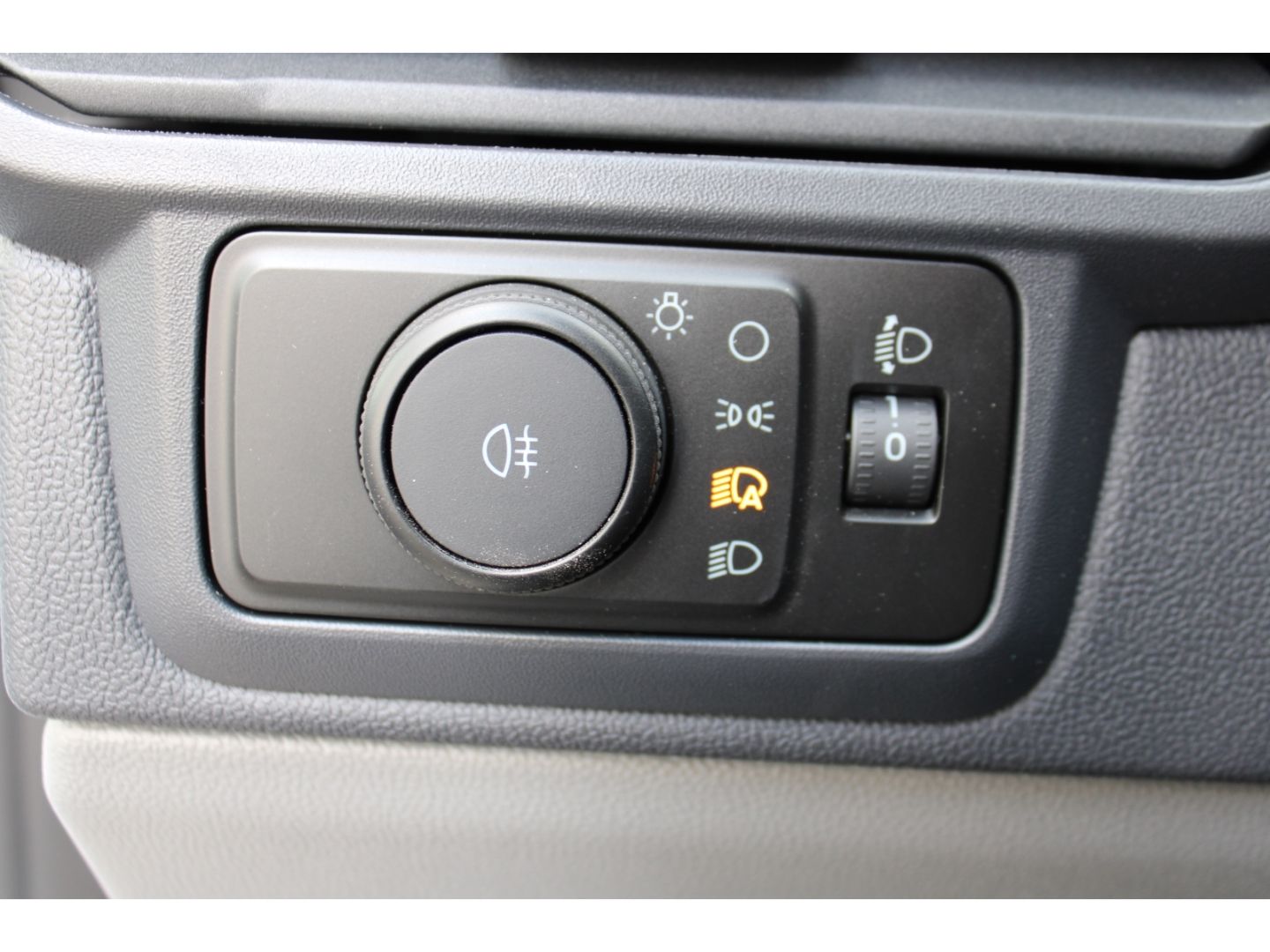 Fahrzeugabbildung Ford Transit Custom 320 L1 Trend LED GRA PDC RFK AHK