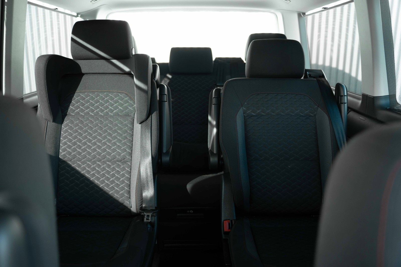 Fahrzeugabbildung Volkswagen T6 2.0 TDI COMFORT DSG AHK LED KAM STHZ WINTERR