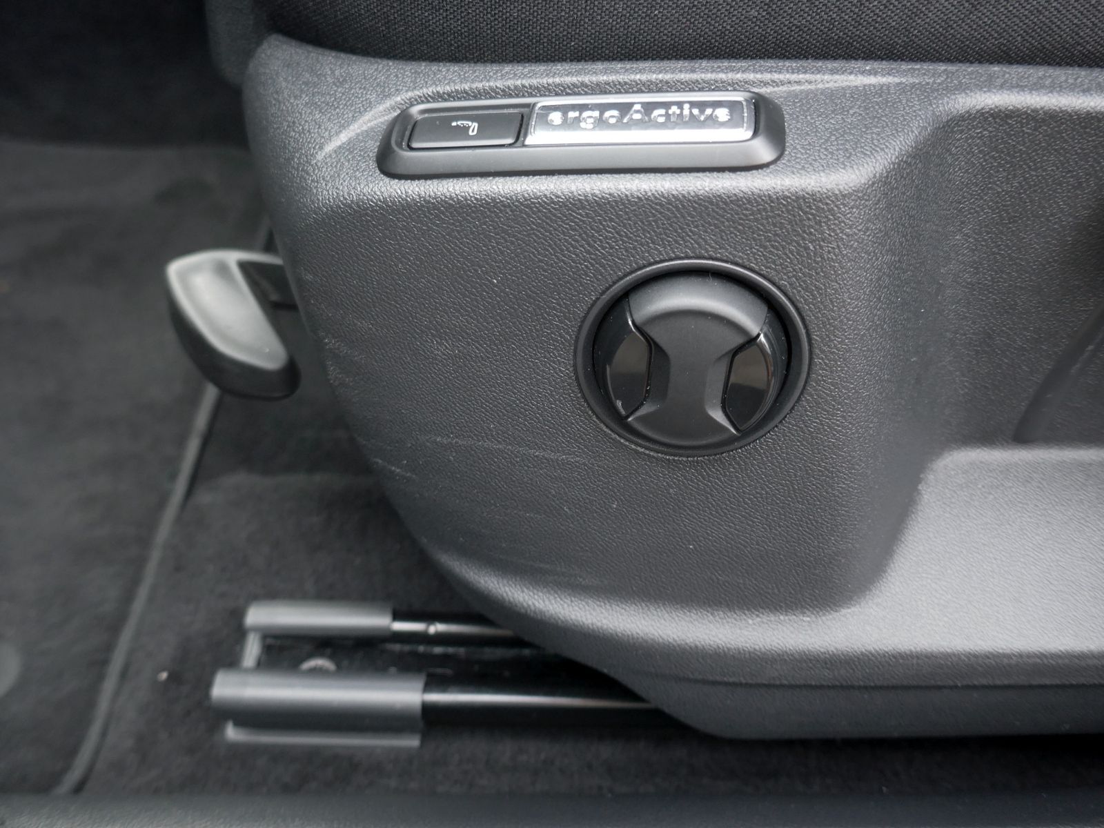 Fahrzeugabbildung Volkswagen T-Roc Style 1.5 TSI DSG | LED AHK RFK ACC