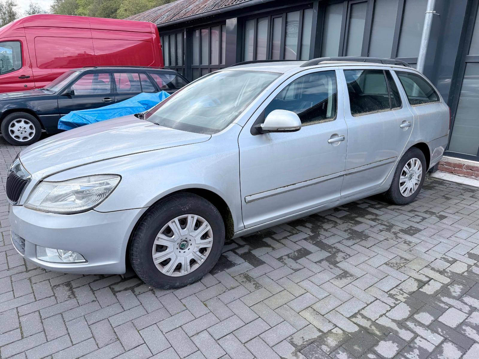 Skoda Octavia Combi Ambiente 1,6 TDI Antriebswelle def