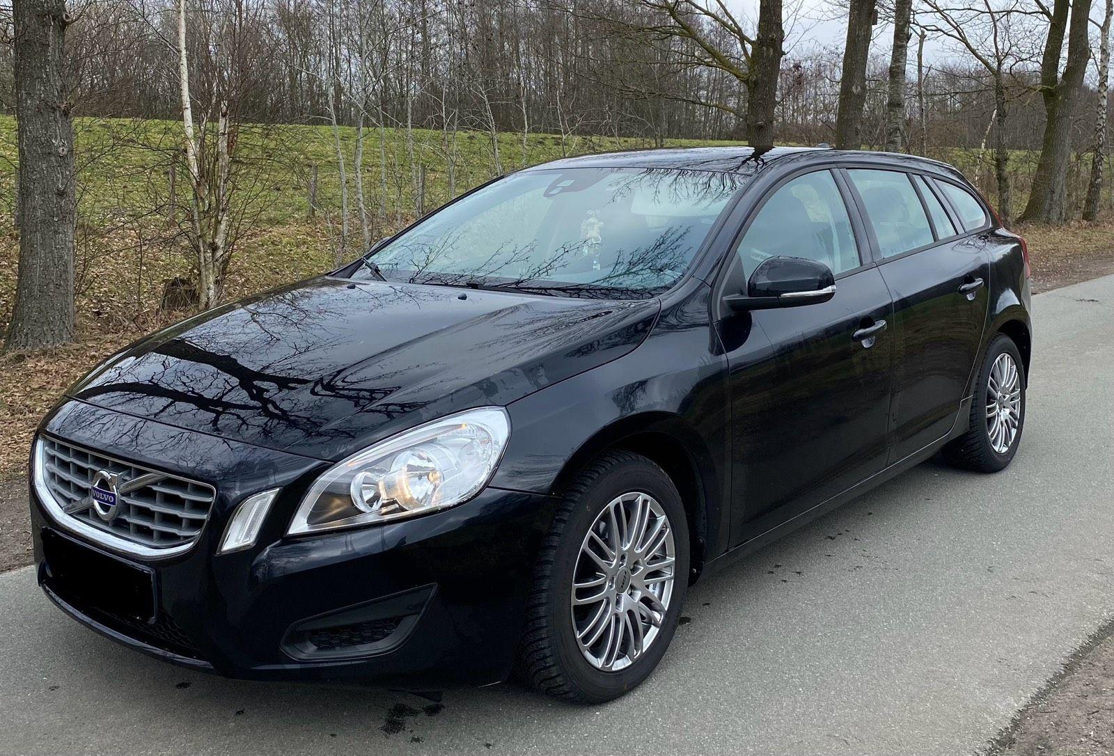 Volvo V60 2011 — engine 114 HP (84kW)