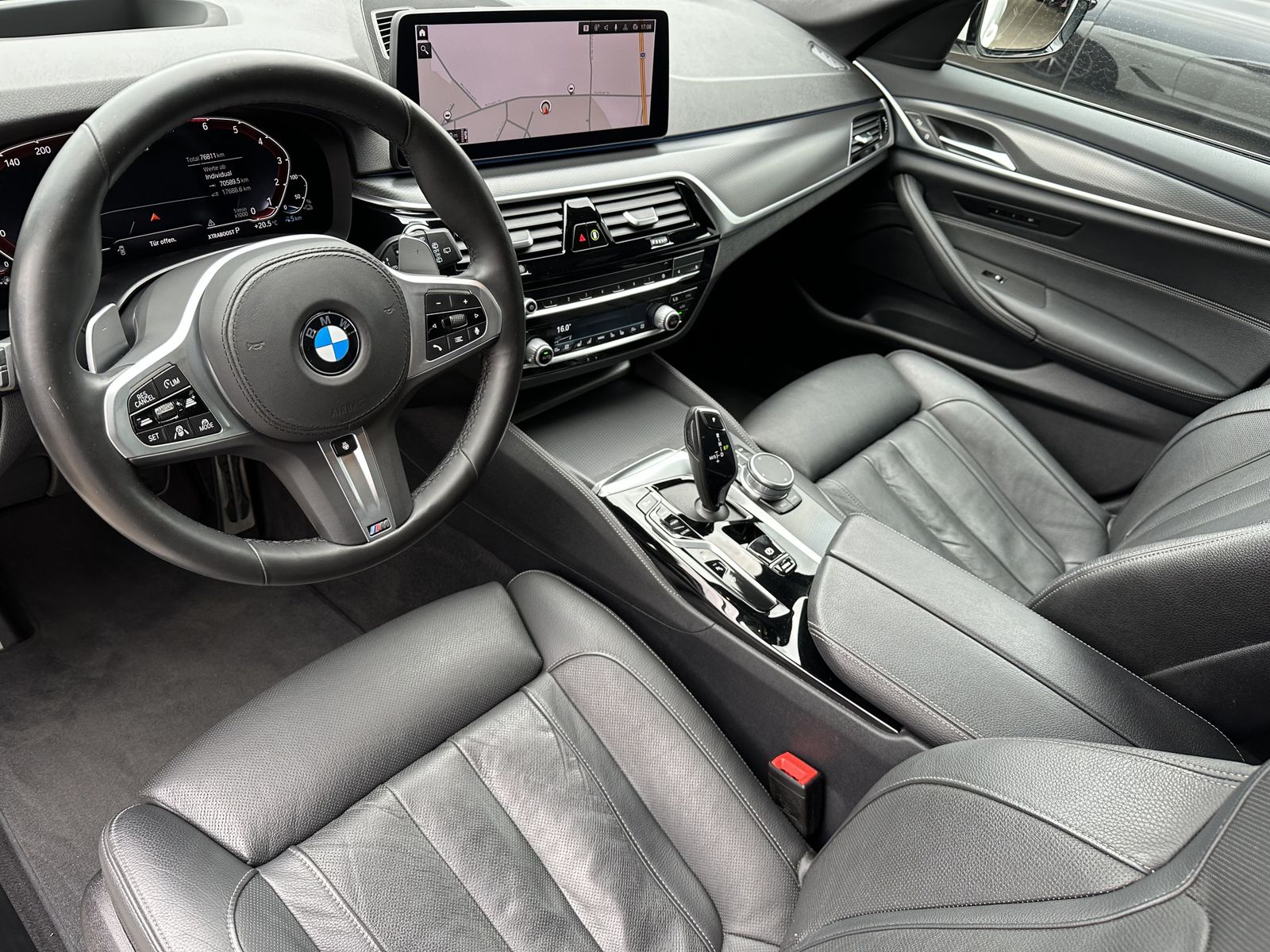 Fahrzeugabbildung BMW 530e Touring M-Sport NAV+LED+ACC+HEAD-UP+360°+VC