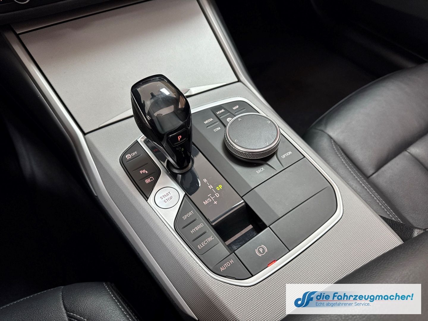 Fahrzeugabbildung BMW 330 e xDrive Advantage Touring Park-Assistent AH