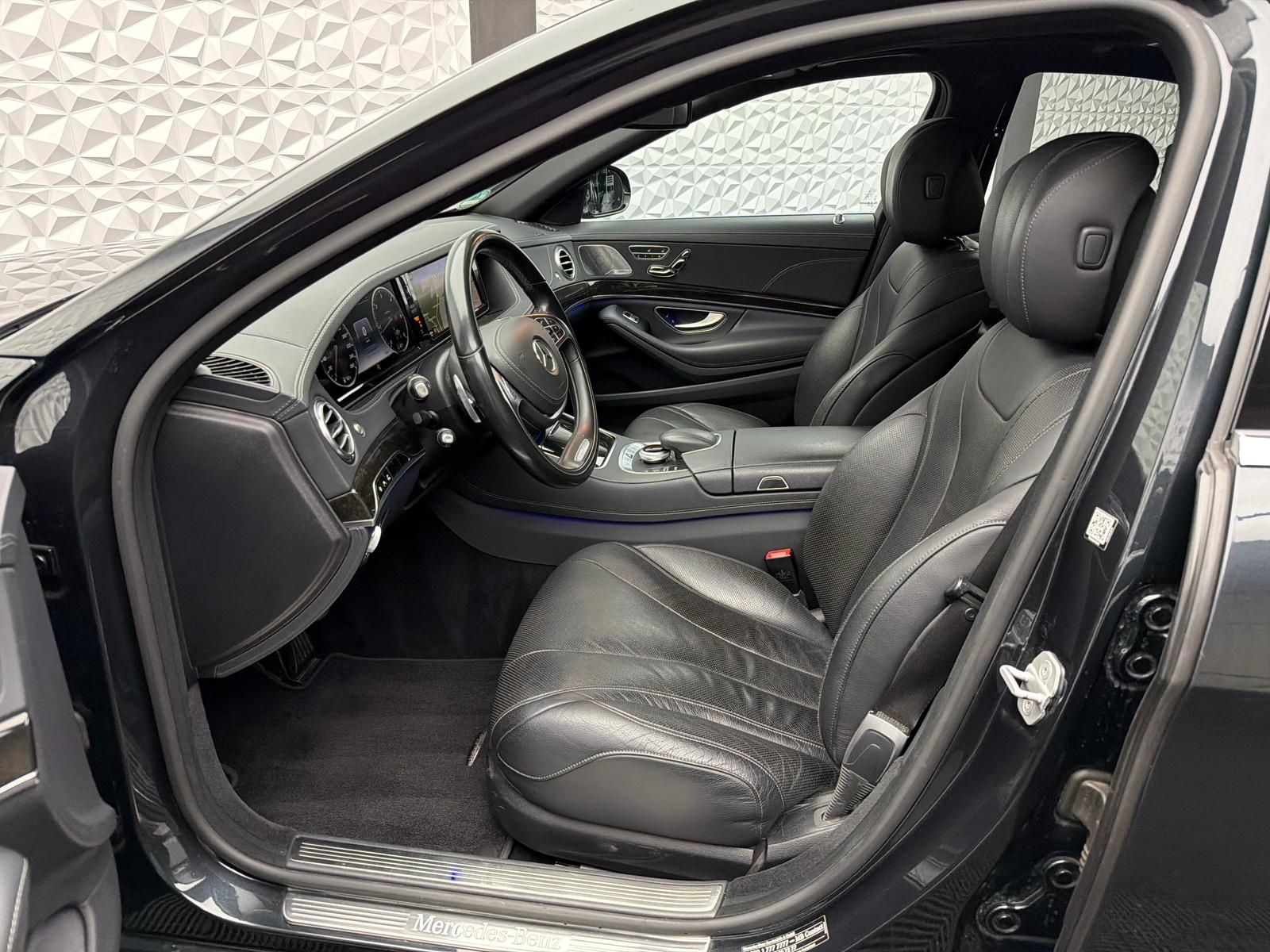 Fahrzeugabbildung Mercedes-Benz S350 3.0 CDI BLUETEC/4MATIC/DISTRO/PANO/AIRMATIC