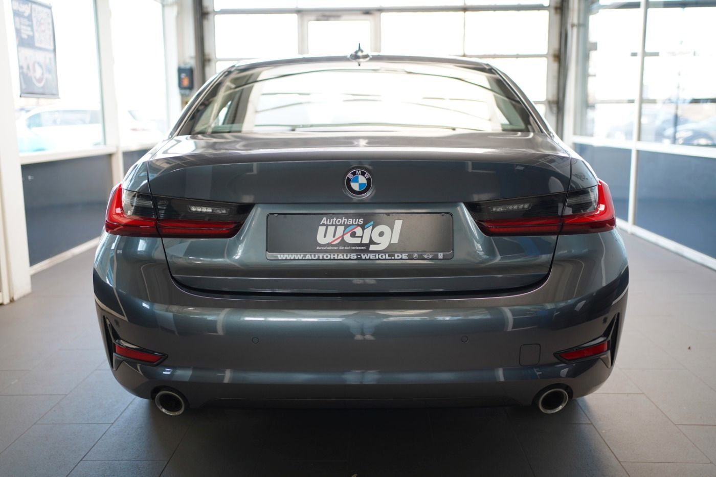 Fahrzeugabbildung BMW 320i Sport Line +DAB+PDC+Sportsitze+Alarmanlage+