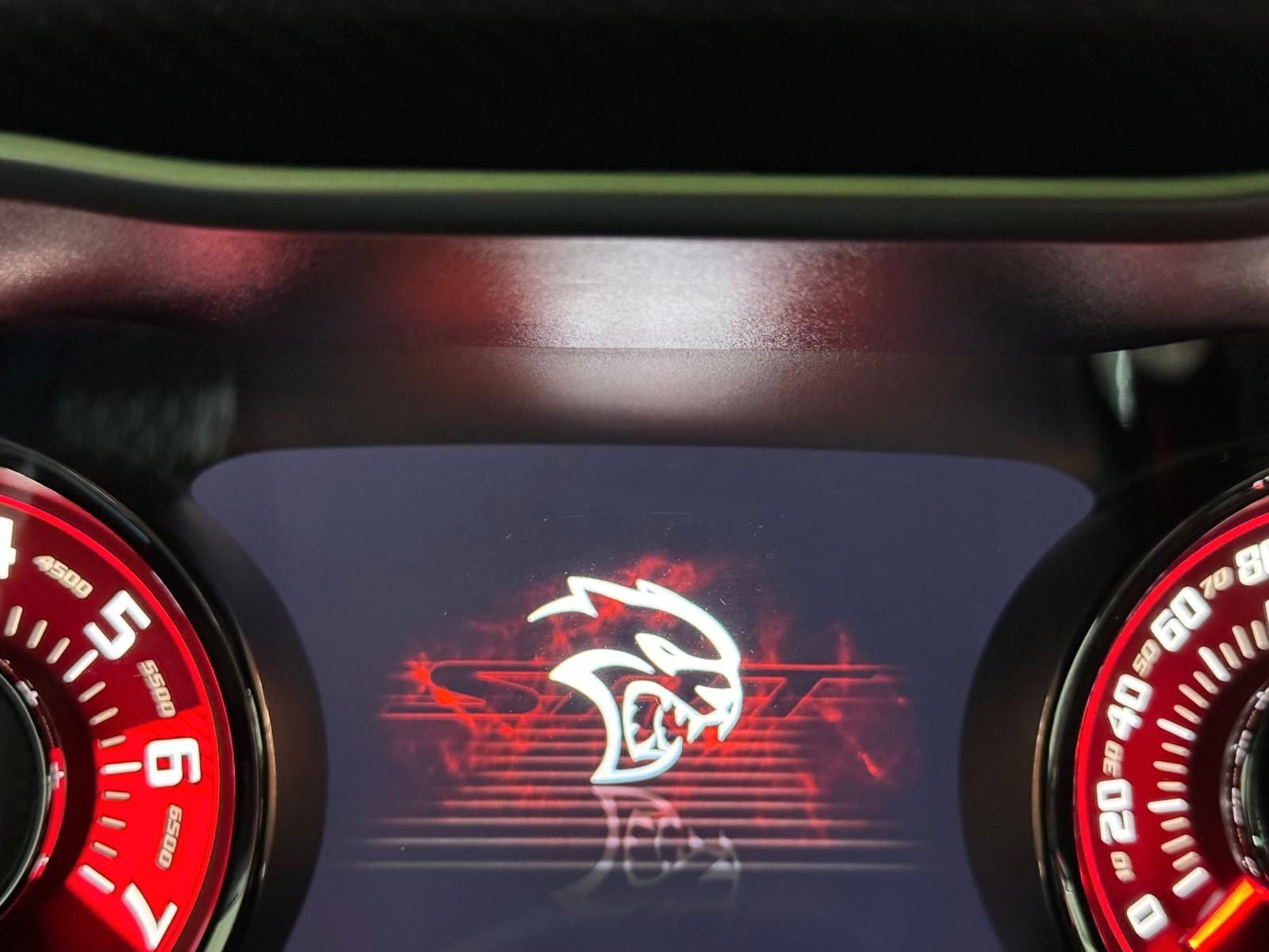 Fahrzeugabbildung Dodge CHALLENGER SRT HELLCAT-ALCANTARA-CARBON-1.HAND!!