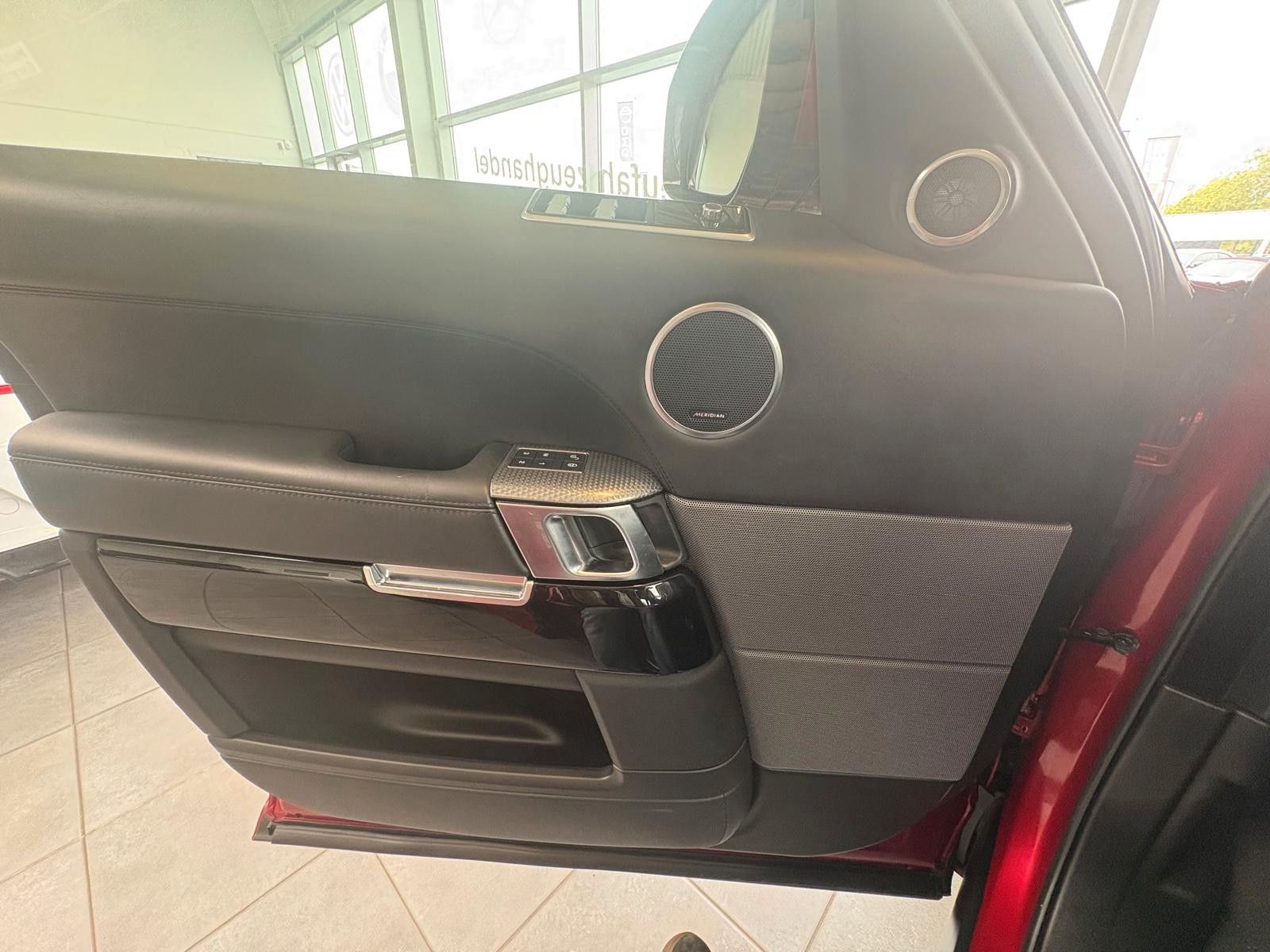 Fahrzeugabbildung Land Rover Range Rover Sport P400e HSE Dynamic, 21 zoll
