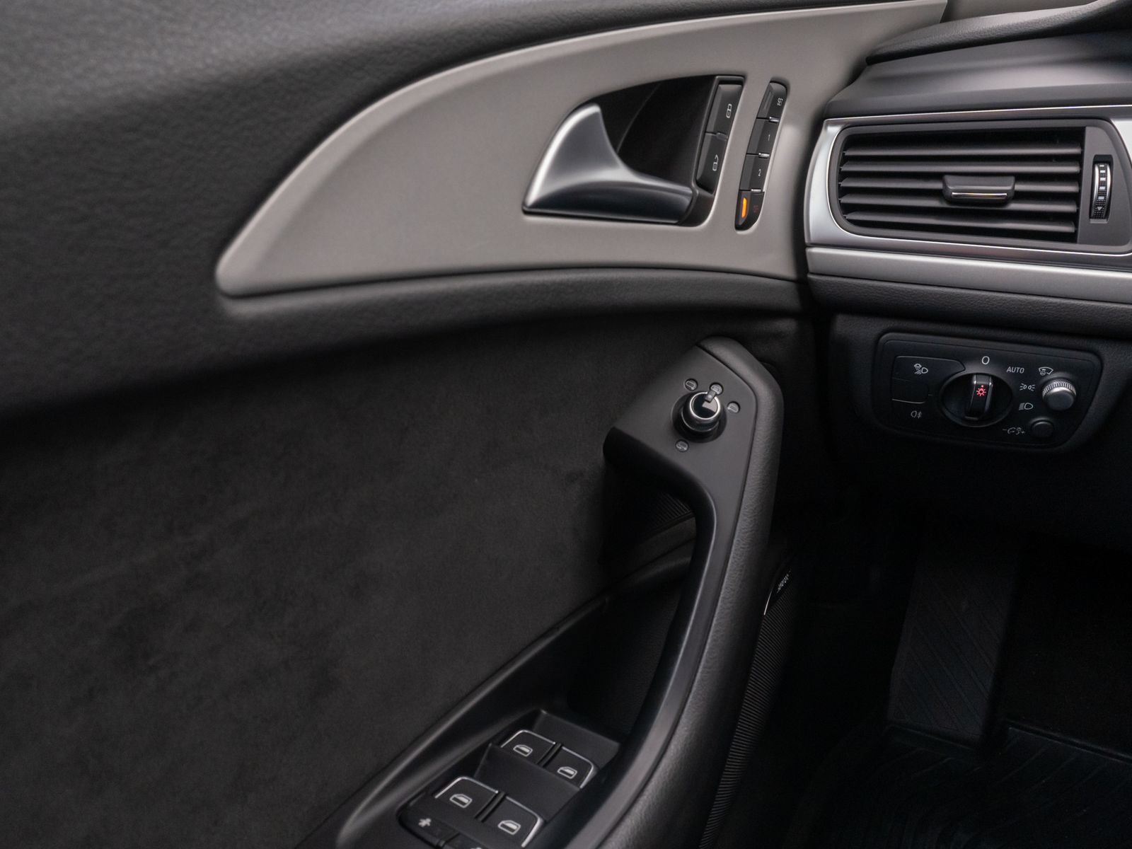 Fahrzeugabbildung Audi A6 Avant 3.0 TDI clean quattro Kamera BOSE AHK