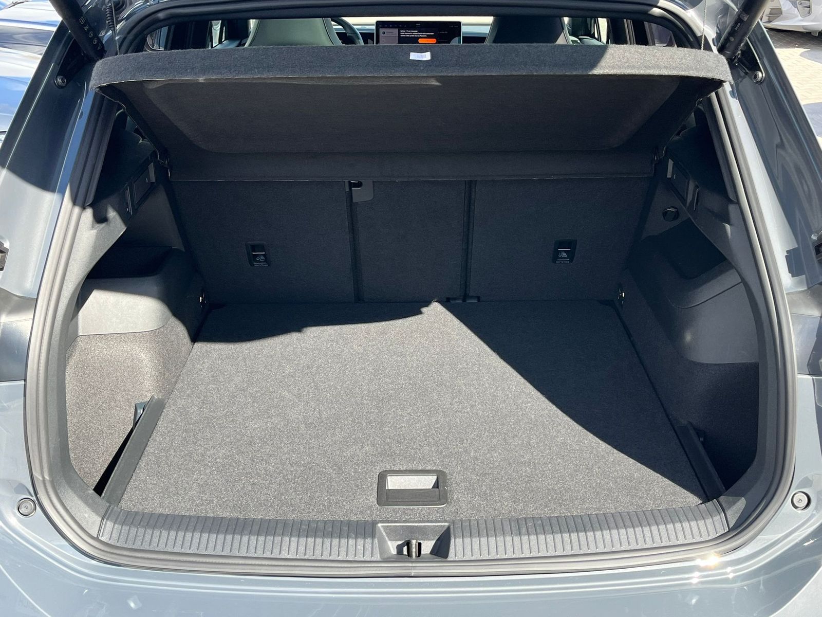 Fahrzeugabbildung Volkswagen Tiguan 2.0 TDI 4M R-Line PANO*H&K*AHK*MATRIX*20"