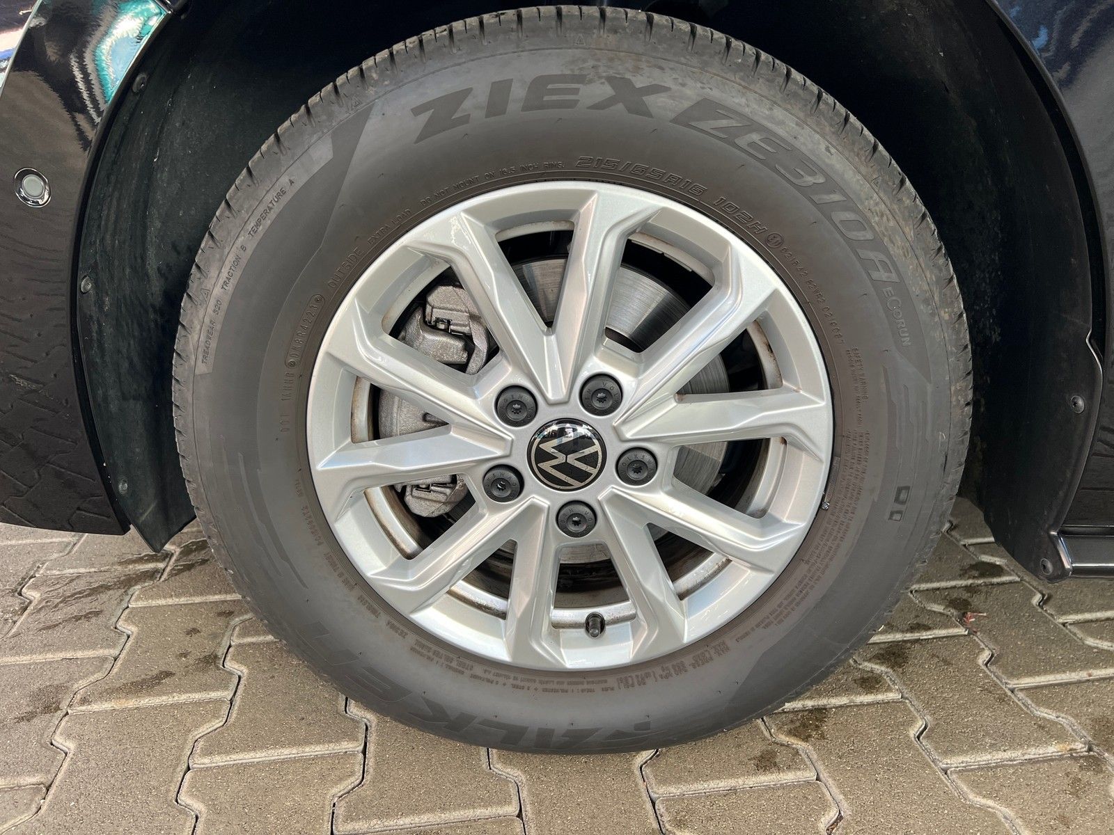 Fahrzeugabbildung Volkswagen T7 Multivan Life 2,0 TDI DSG +7 Sitzer +Easy Op