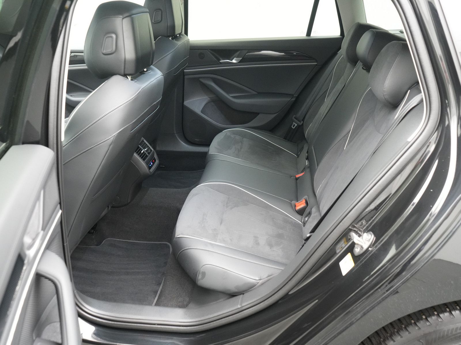 Volkswagen Passat - Bild 14