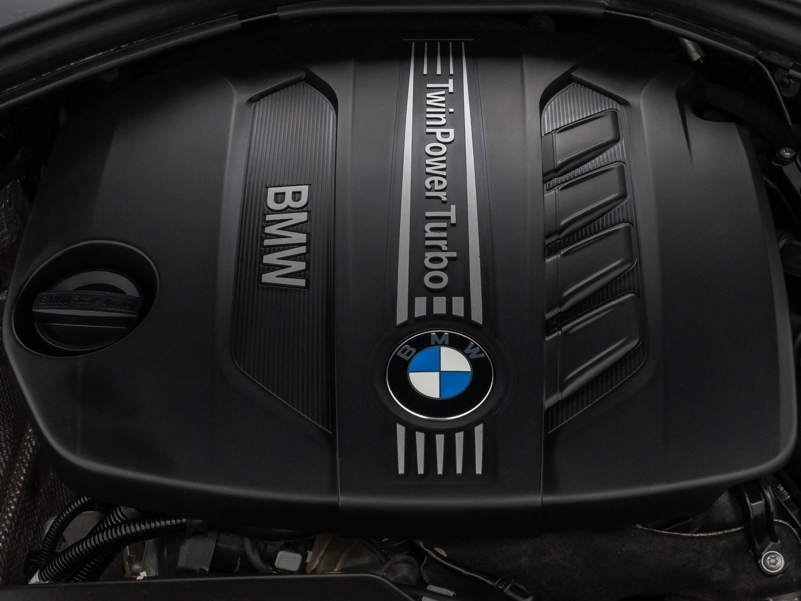Fahrzeugabbildung BMW 320d GeschwindigReg HUD HiFi Xenon AHK Panorama