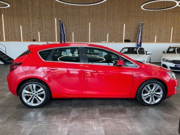 MYAUTOCENTER – Gebraucht- und Jahreswagen mit Werkstattservice in Pfaffenhofen Opel Astra J Lim. 5-trg. Cosmo *Klima*PDC*Tempomat*