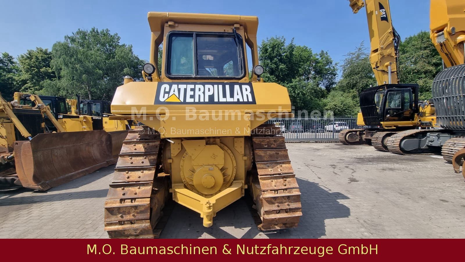 Fahrzeugabbildung CAT D6H Planierraupe / 4. Wegeschild