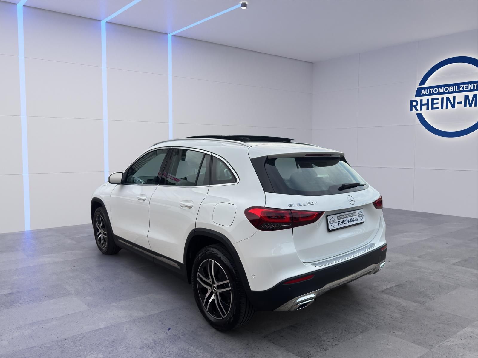 Mercedes-Benz GLA 250 e PANO MB-Historie RFK 8-Fach TOP imagem 3
