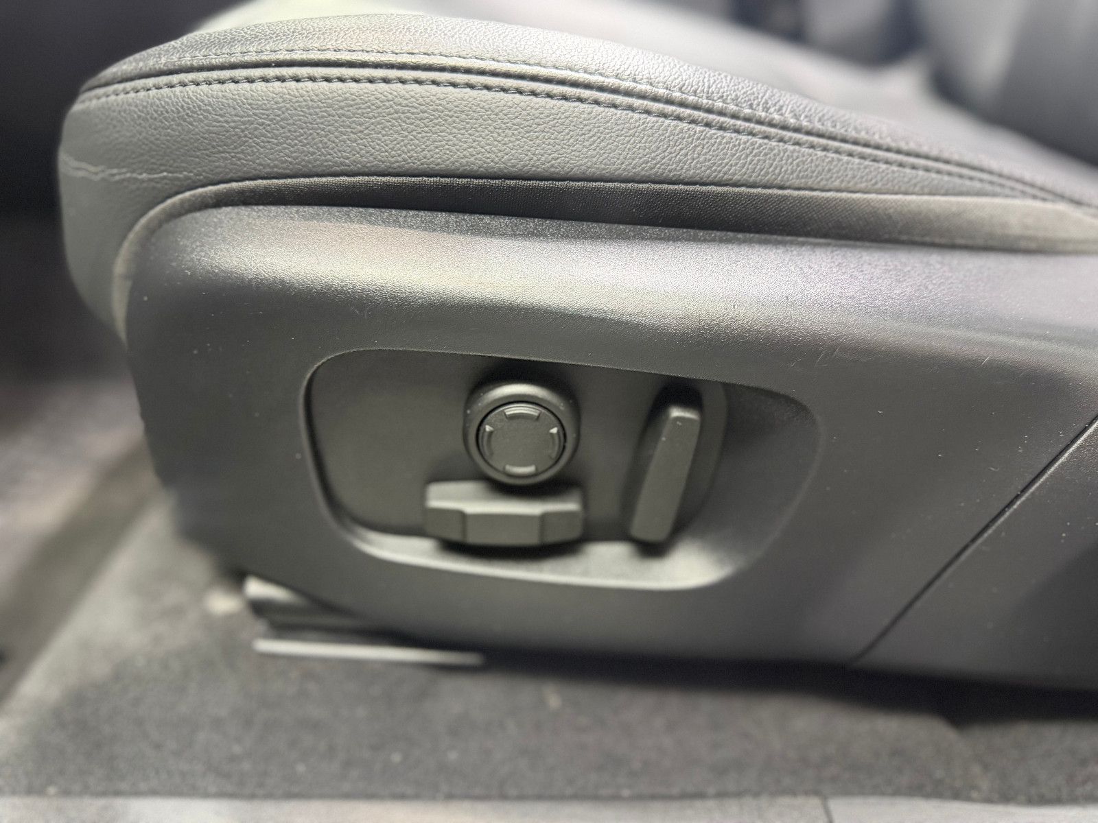 Fahrzeugabbildung Land Rover Range Rover Evoque Dynamic SE |AHK|MERIDIAN|360°