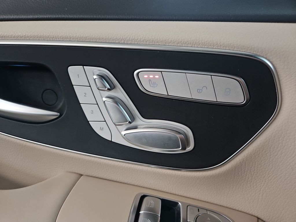 Fahrzeugabbildung Mercedes-Benz V 300 EXCLUSIVE lang 4x4 7 Sitze 2,5t AHK Standh