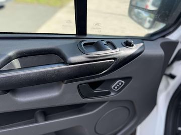 Ford Transit Custom - 11
