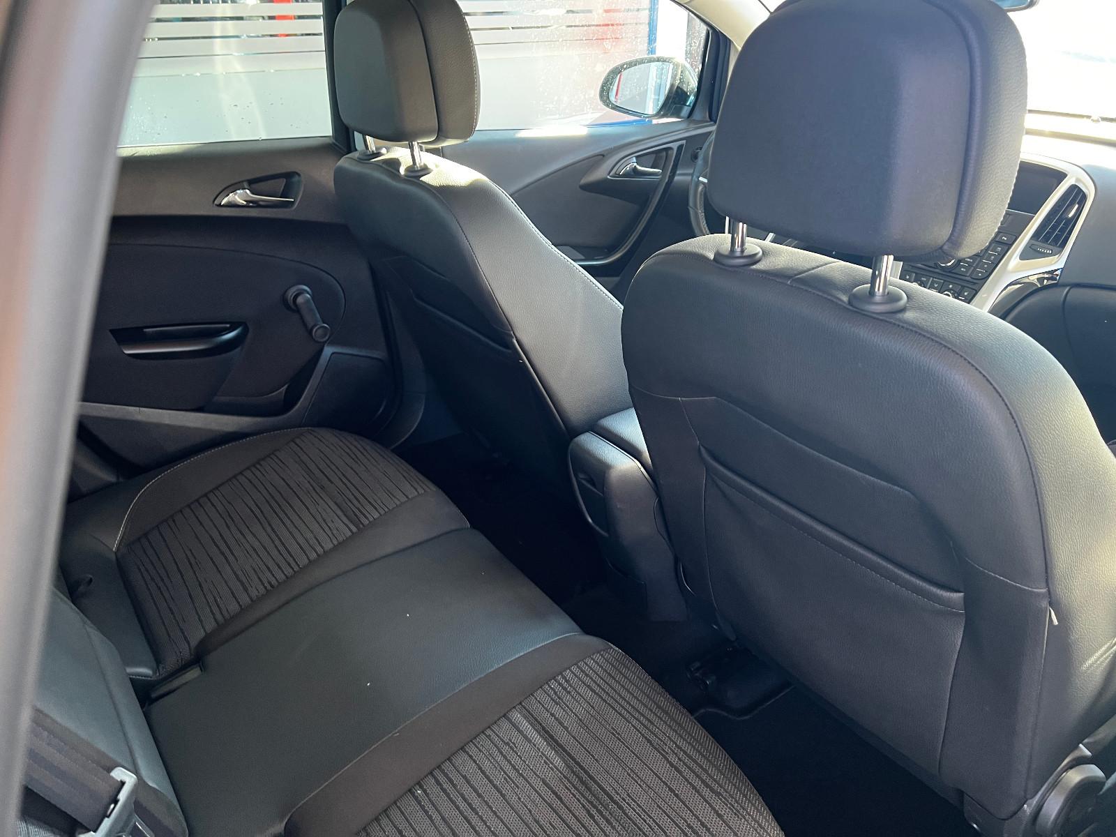 Opel Astra 2015 — photo 16