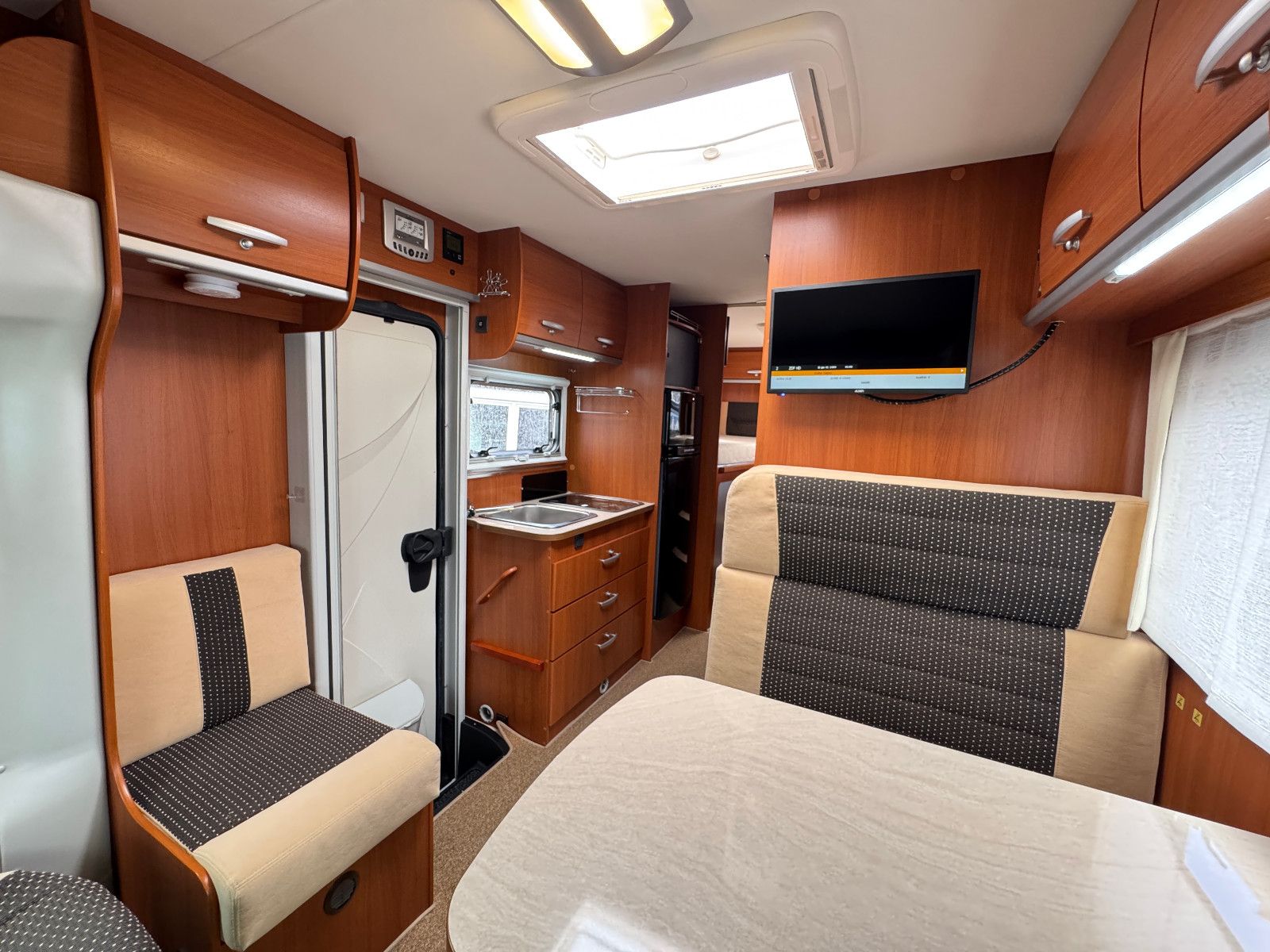 Vehicle image Miller TORONTO FIAT DUCATO SOLAR 2X TV SAT LUFTFEDER