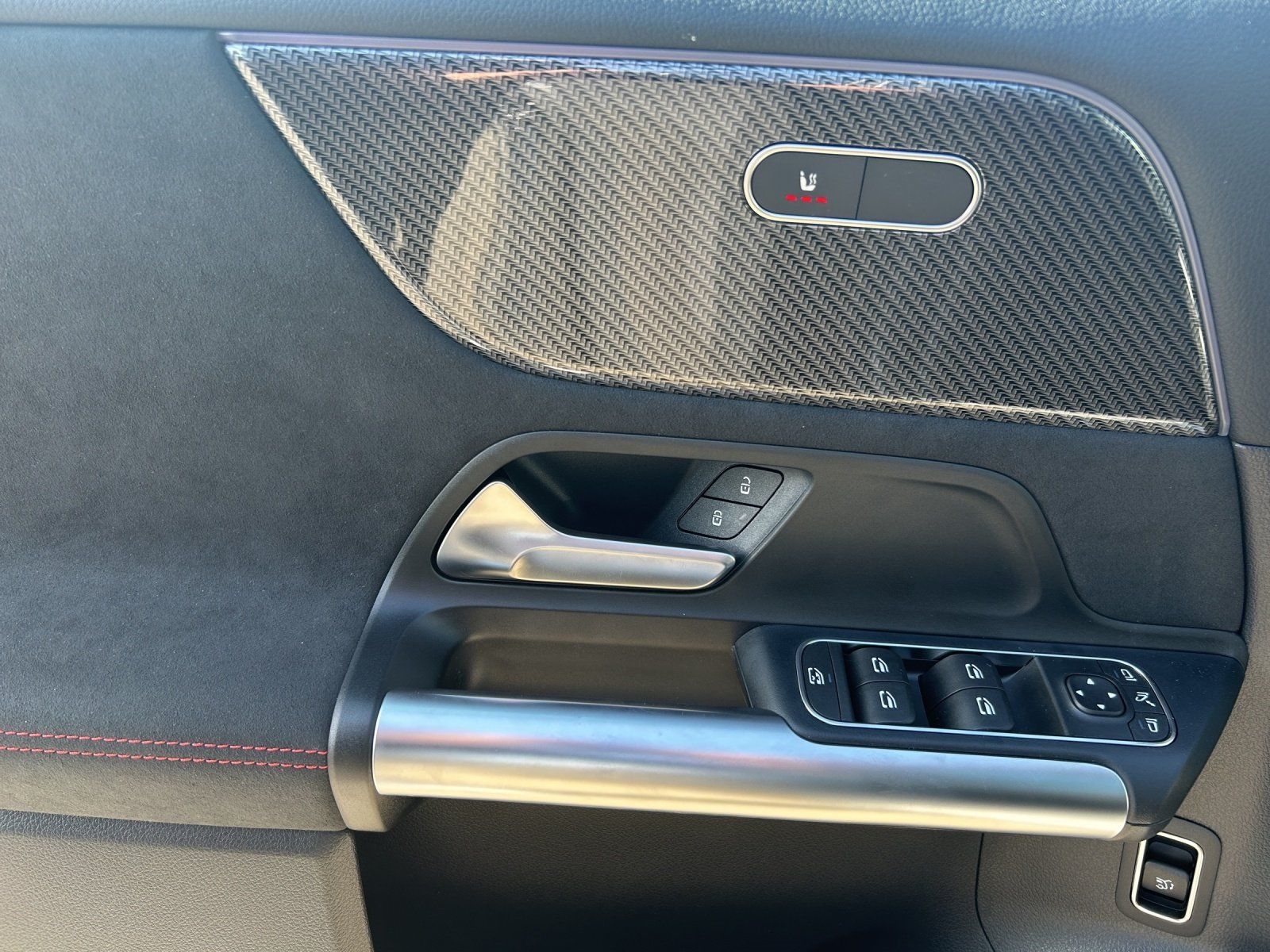 Fahrzeugabbildung Mercedes-Benz GLA 200 d AMG Pano AHK KeyGo DISTRONIC Multibeam