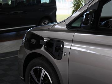 Volkswagen Caddy Maxi eHYBRID DSG STYLE AHK 7SITZE 5J GAR.