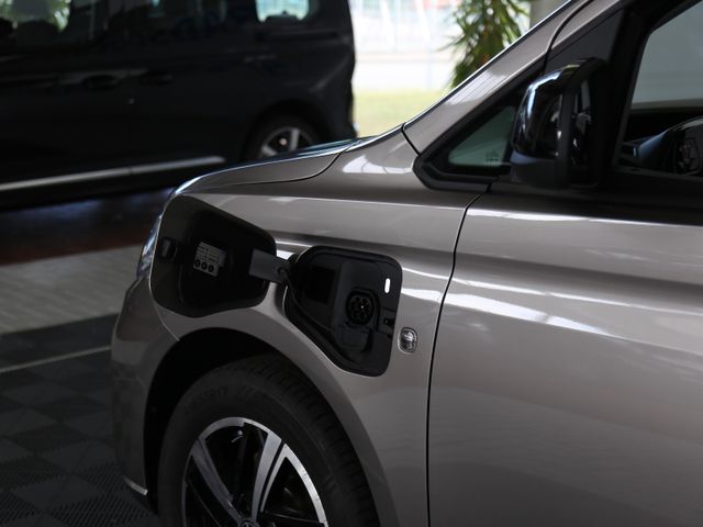 Volkswagen Caddy Maxi eHYBRID DSG STYLE AHK 7SITZE 5J GAR.