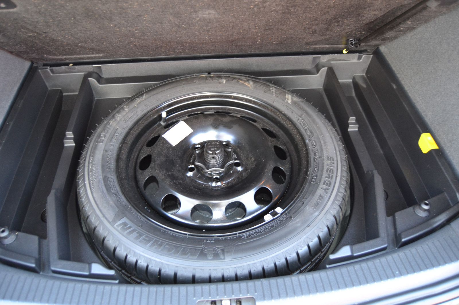 Fahrzeugabbildung Volkswagen Touran Comfortline BMT/AUTOMATIK/NAVIGATION/AHK/