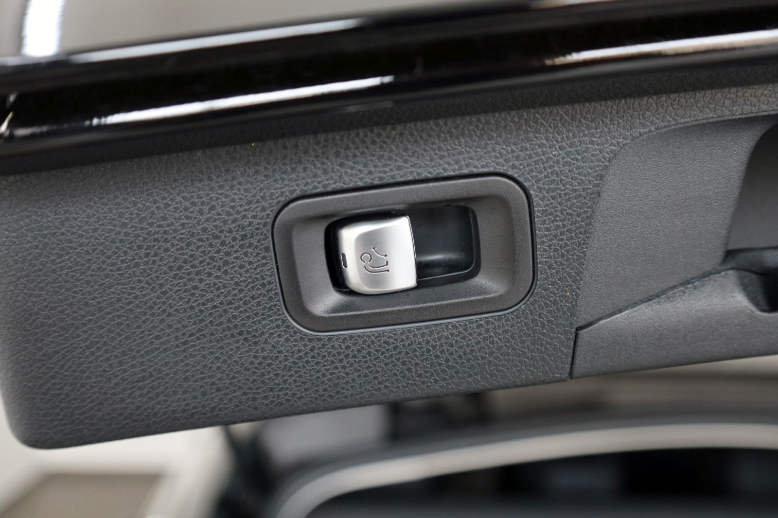 Fahrzeugabbildung Mercedes-Benz E 300 e T Avantgarde,T.Leder,Navi,Kamera,AHK +WR