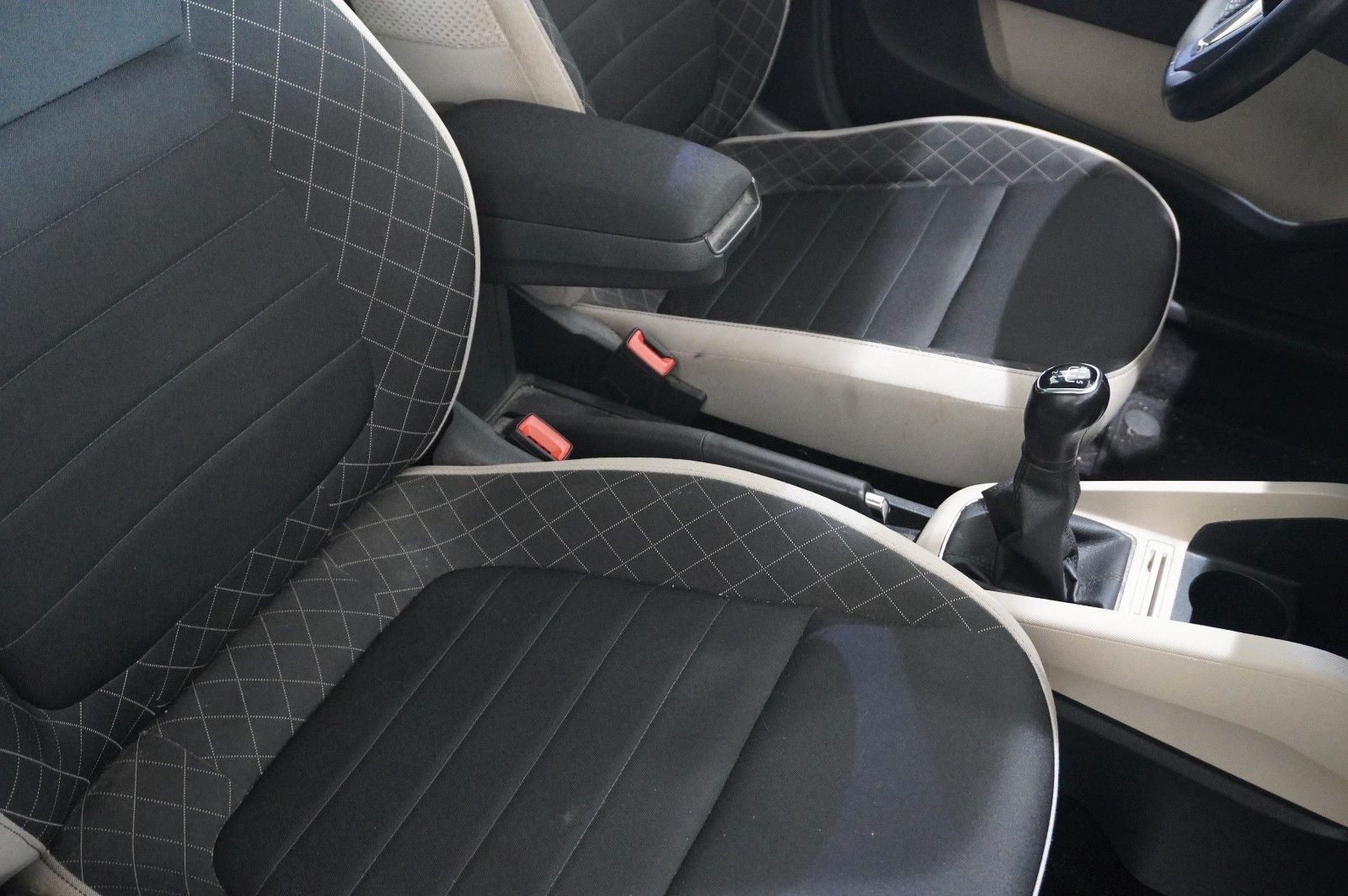Fahrzeugabbildung SKODA Fabia Combi 1.2 STYLE LED/PDC/KLIMA/SH/USB/NEBEL