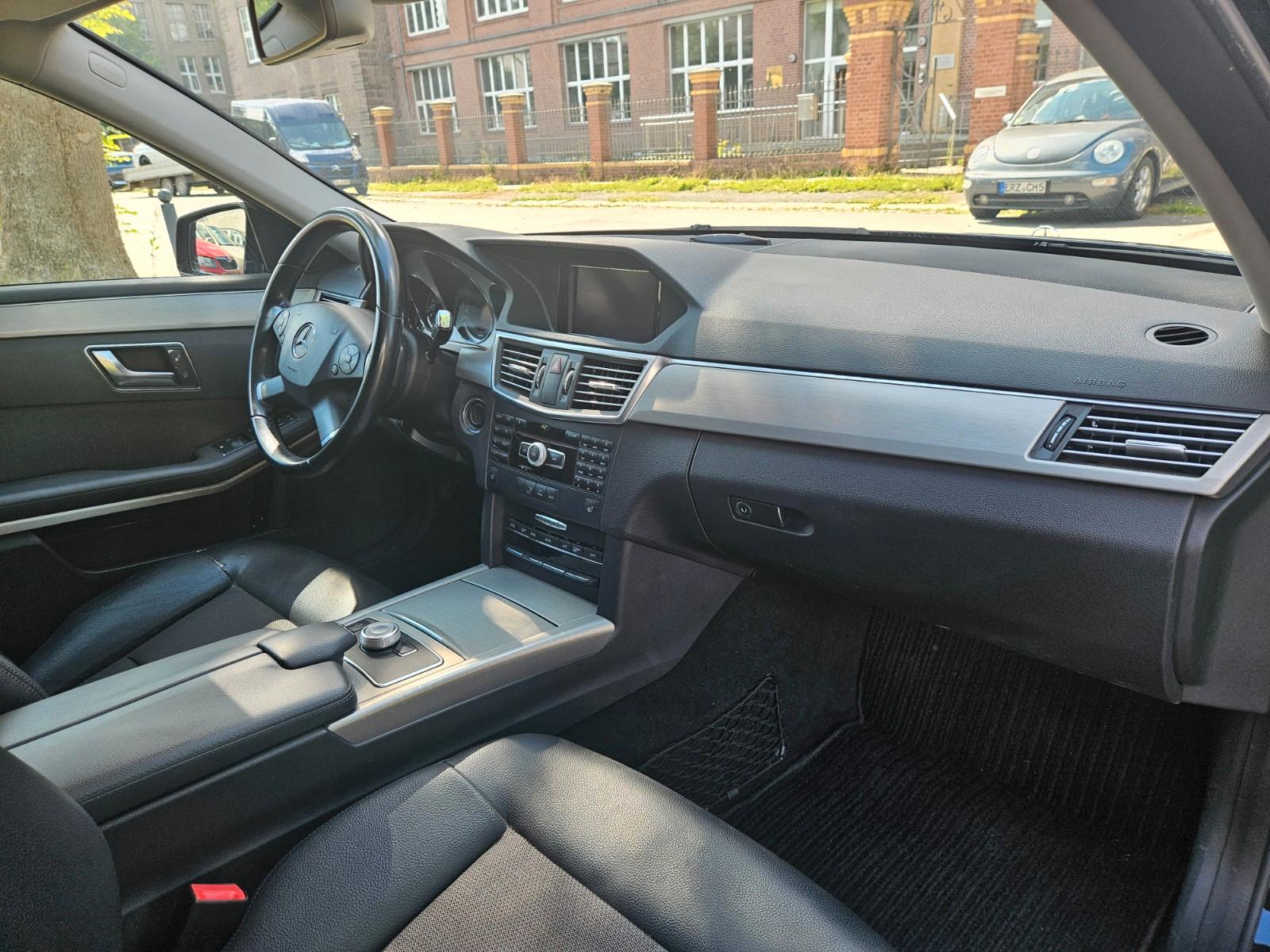 Mercedes-Benz E250 2011 — photo 14