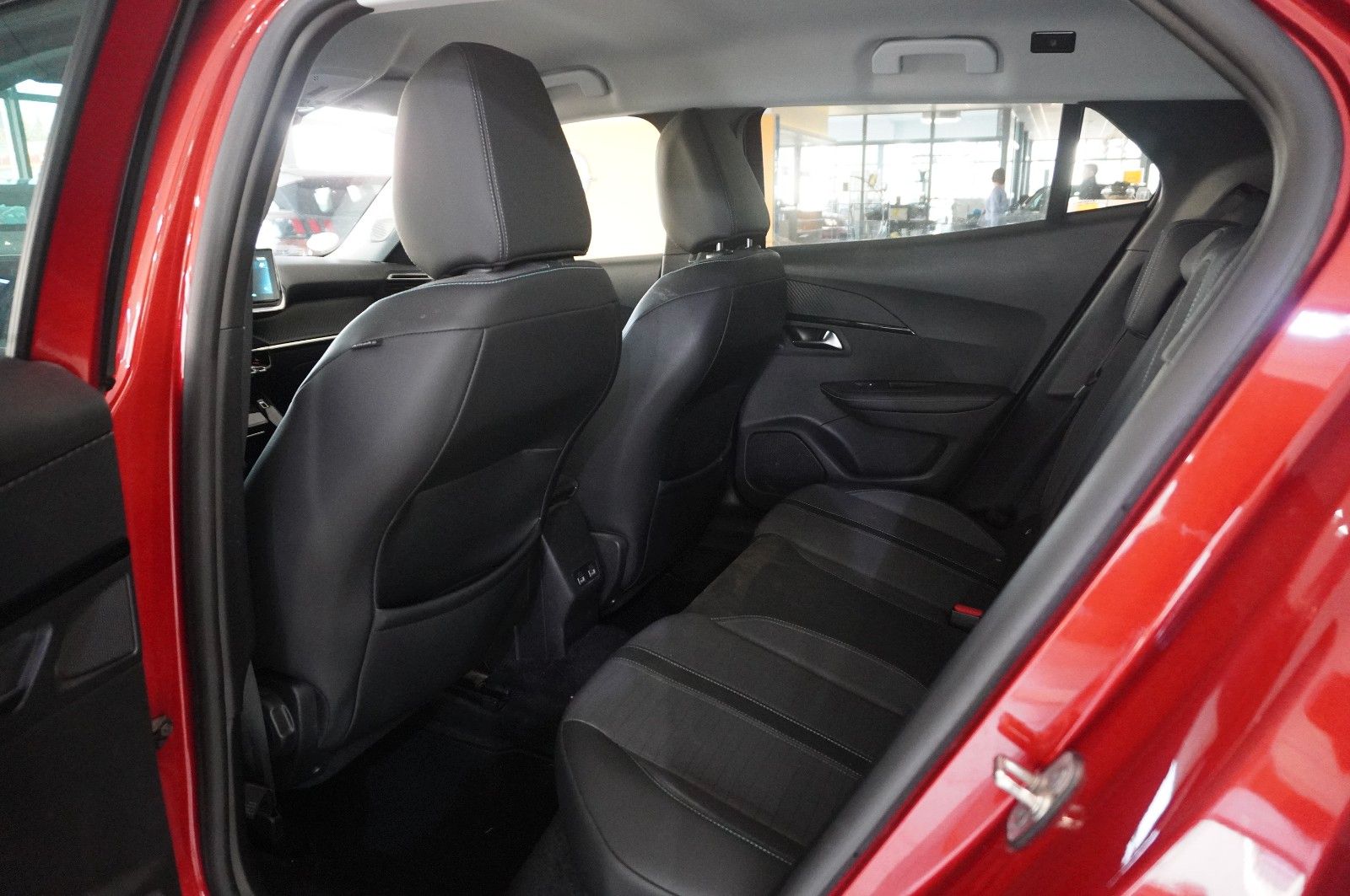 Fahrzeugabbildung Peugeot 2008 1.2T ALLURE PACK NAVI/LED/KAMERA/VIRT/3D