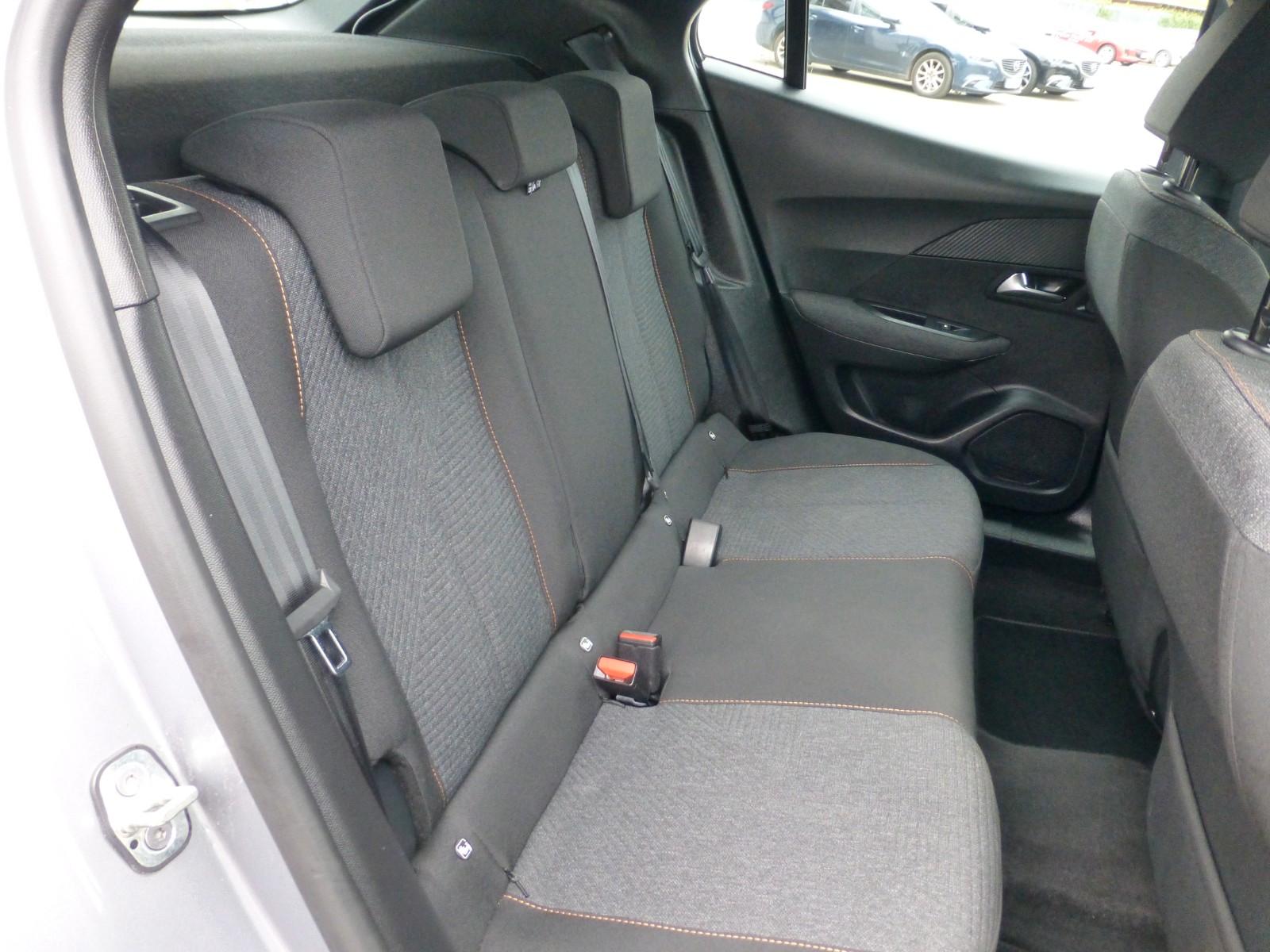 Peugeot 2008 Hybrid 136 Style *PDC, DAB, APPLE CAR PLAY*