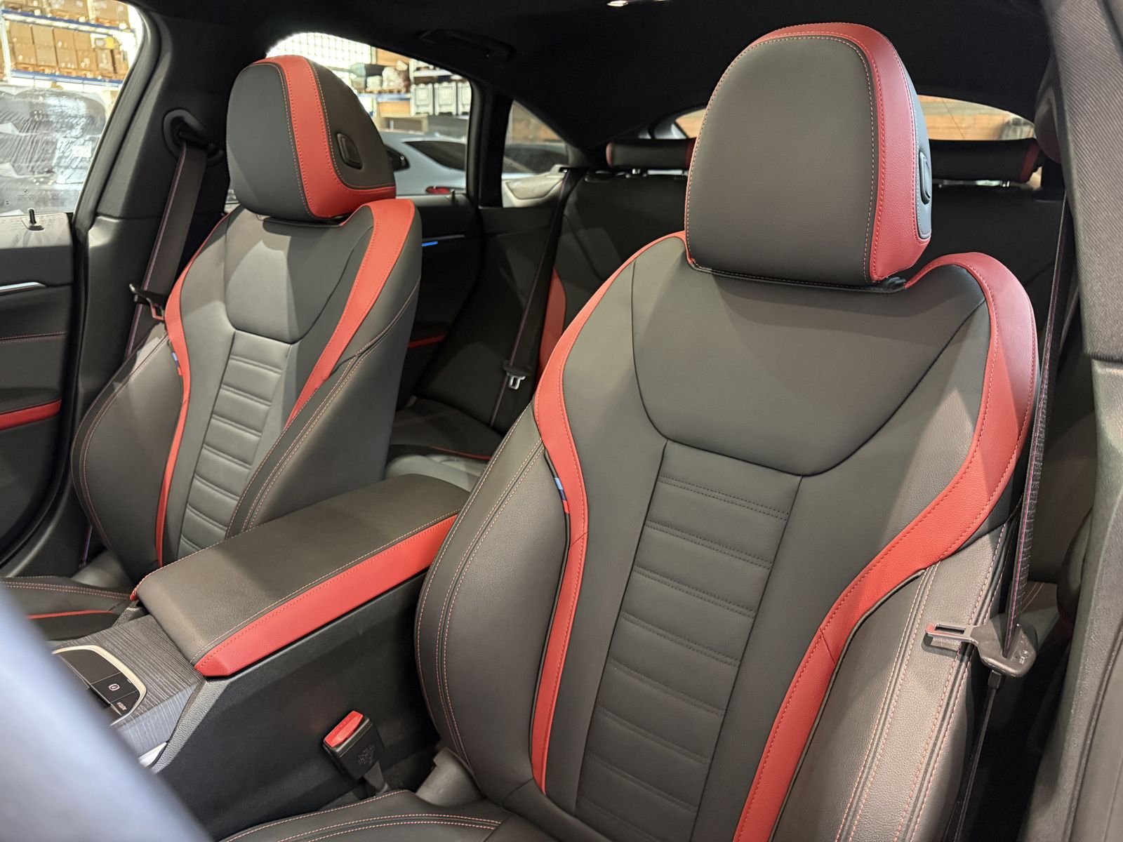 Fahrzeugeinzelansicht 12 Fahrzeugabbildung BMW i4 M50 |elektr. Glasdach |HK Surround |Carbon Ex