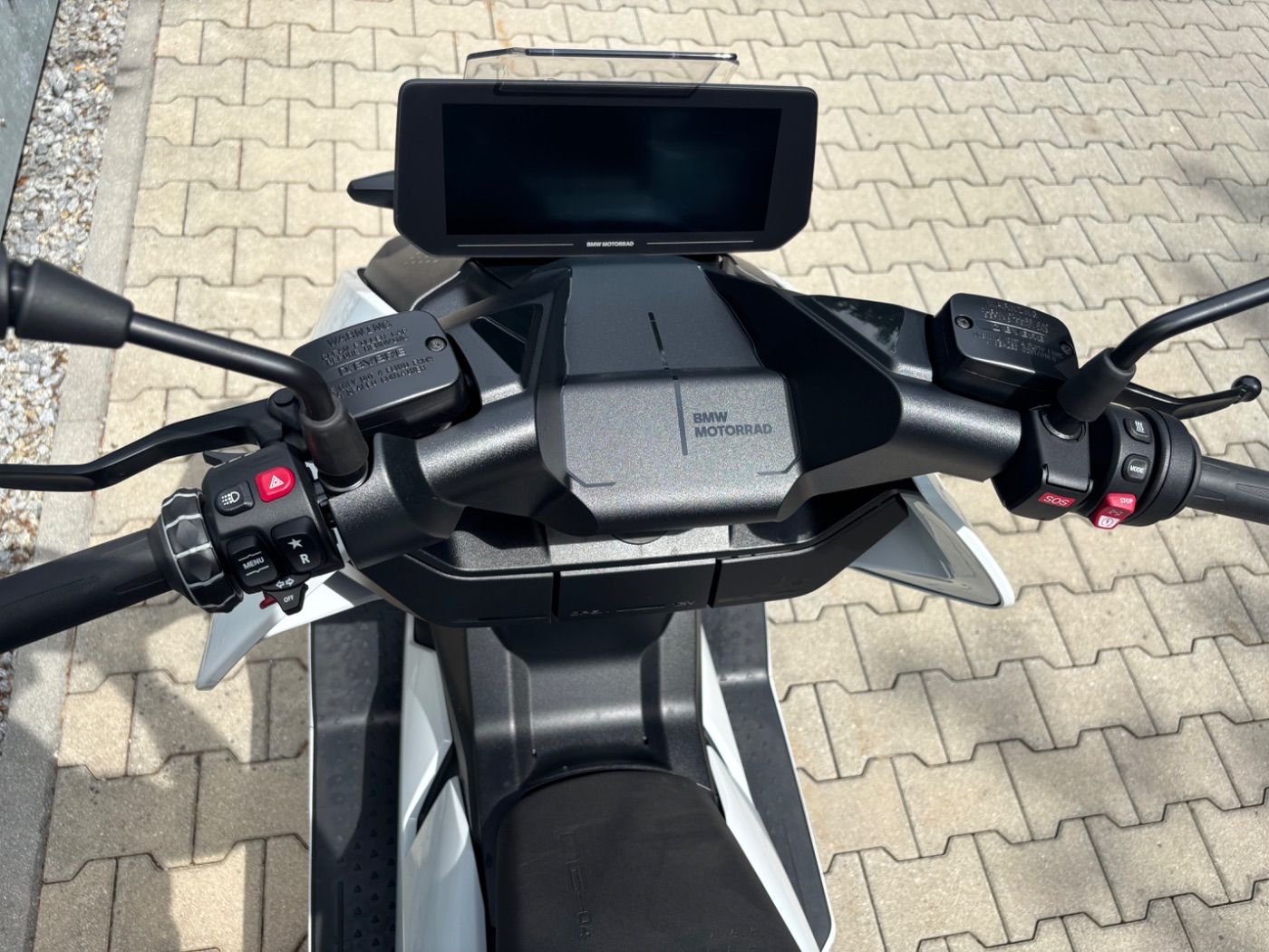 Fahrzeugabbildung BMW CE 04 2 Pakete Schnellladegerät